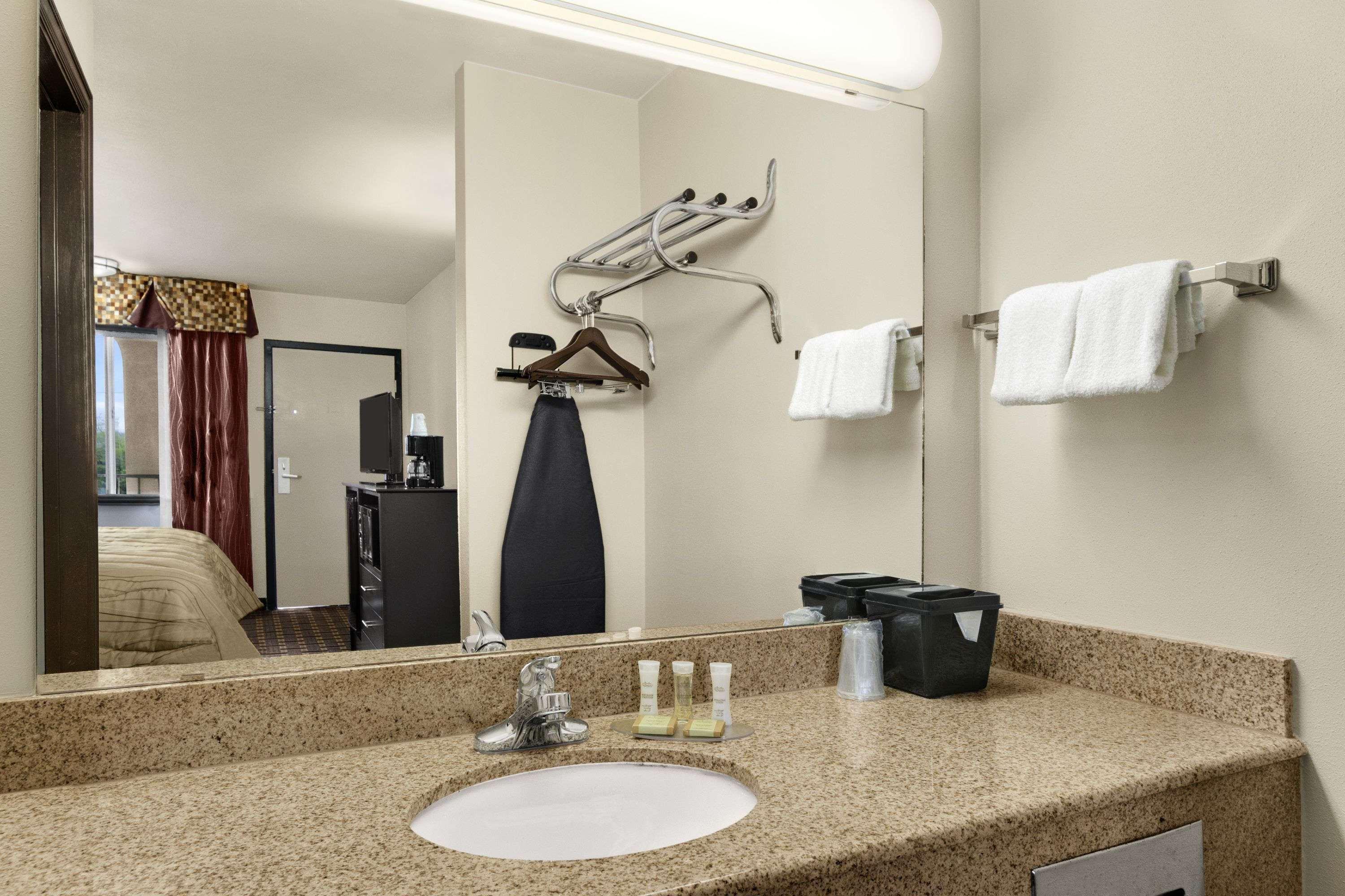 Super 8 By Wyndham Fort Worth Tx Номер фото